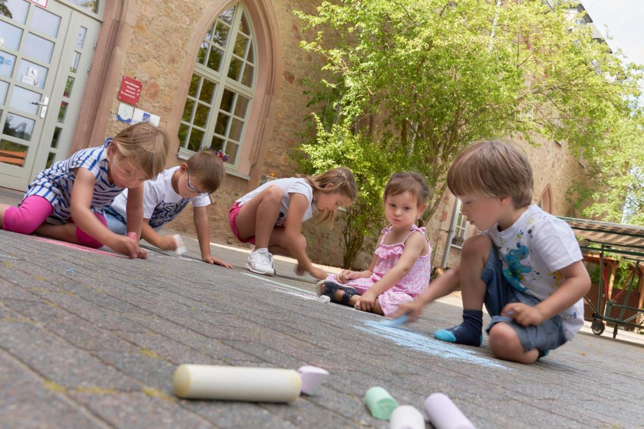 فندق Ev.Familienferien-Und Bildungsstaette Ebernburg Bad Münster am Stein-Ebernburg المظهر الخارجي الصورة